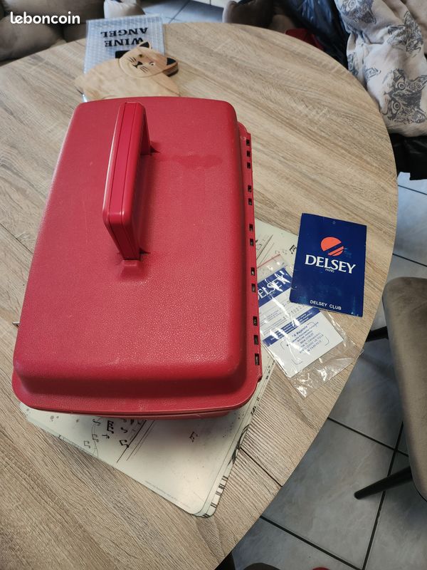 Vanity case (image 3)
