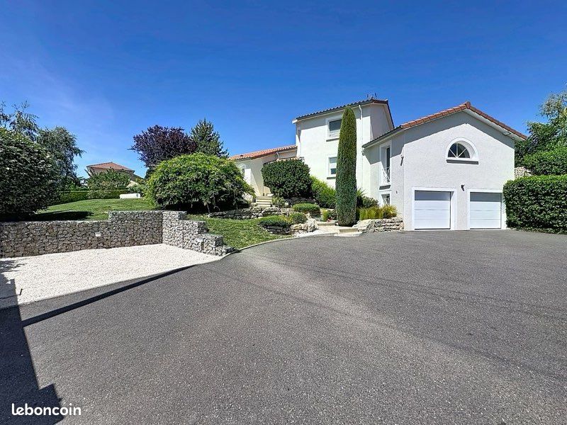 Maison 6 pièces 170 m² · à Saint-Étienne · 170 m² · 670 000 €