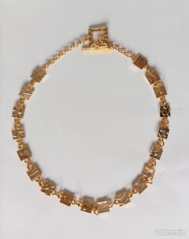 Collier Vintage Biche De Bère - Métal Doré Et Fausses Perles, Style Rétro