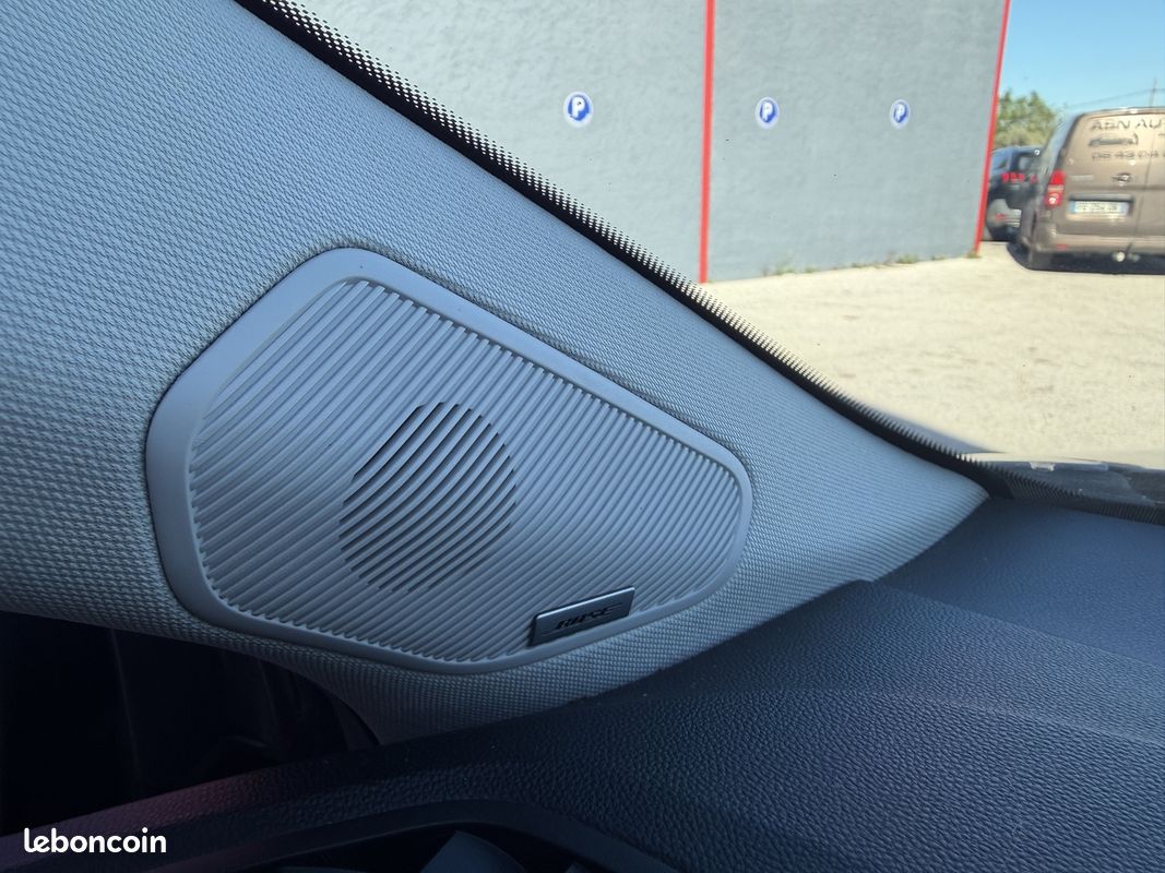 Renault CAPTUR II 1.6 E-TECH PLUG-IN 160CH INITIALE PARIS (image 17)