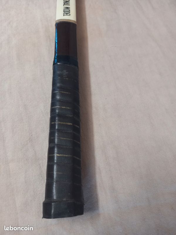 Ancienne Raquette de tennis Jaguar avec presse et housse