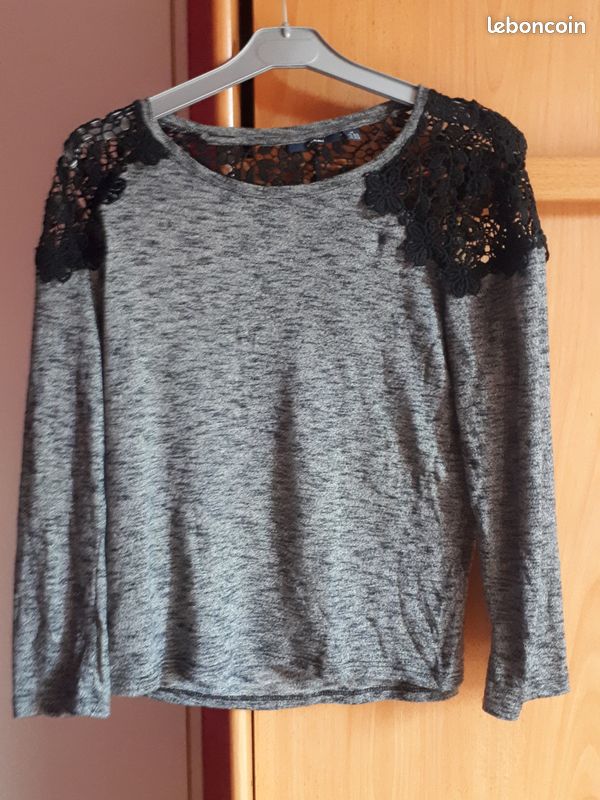 Haut gris avec dentelle (image 3)