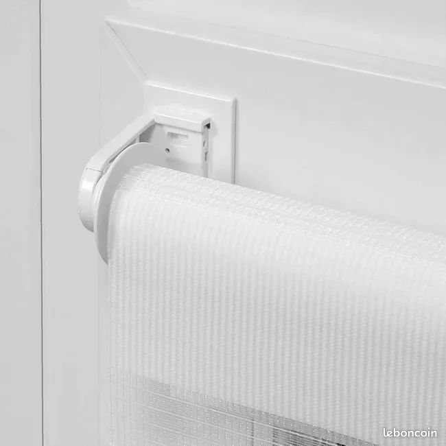Supports adhésifs pour store Modele E24 Madecostore Ref 7003 (image 3)