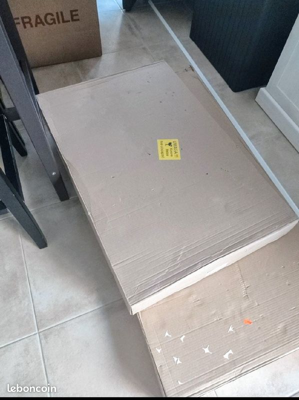 Table basse blanc plateau bois neuf sous carton (image 2)