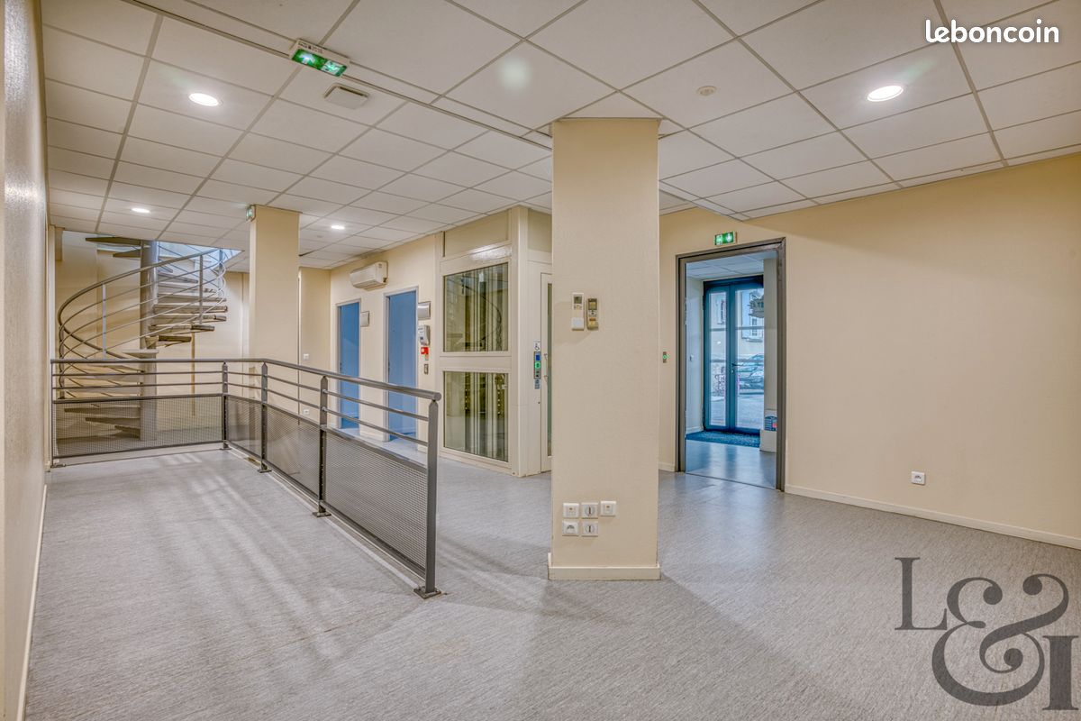Maison 12 pièces 303 m² · à Sainte-Livrade-sur-Lot · 303 m² · 191 900 €