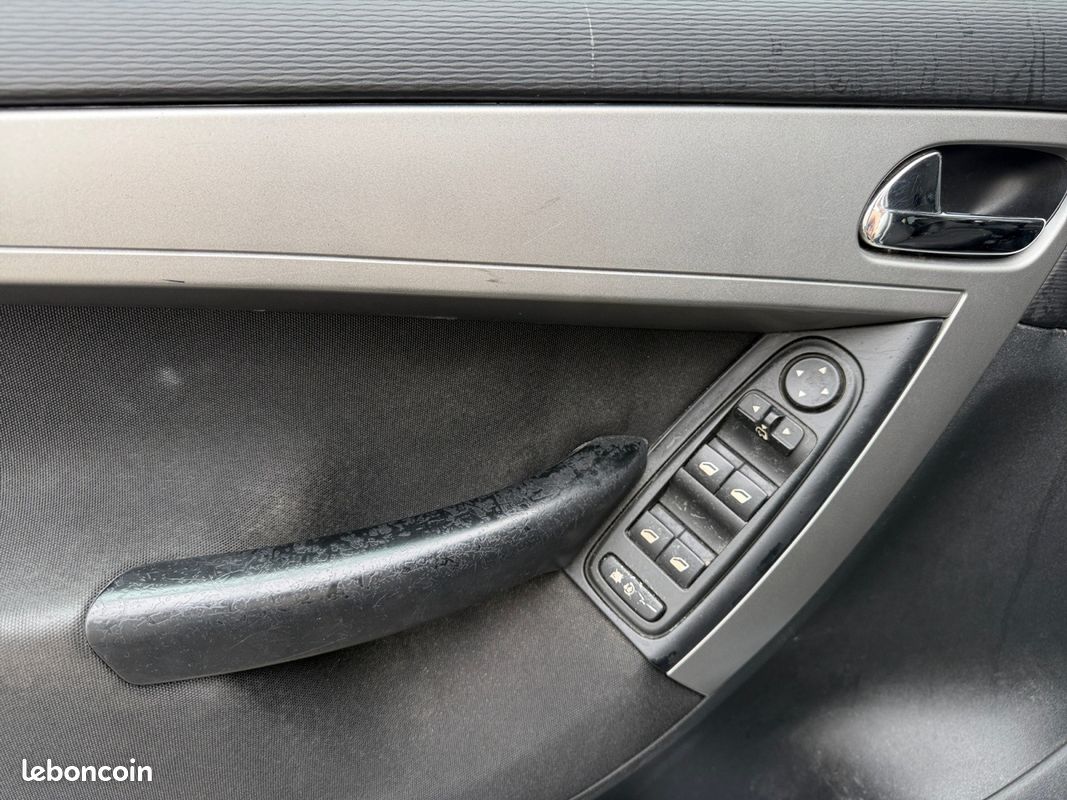 CITROEN C4 PICASSO HDi 110 Exclusive (image 10)
