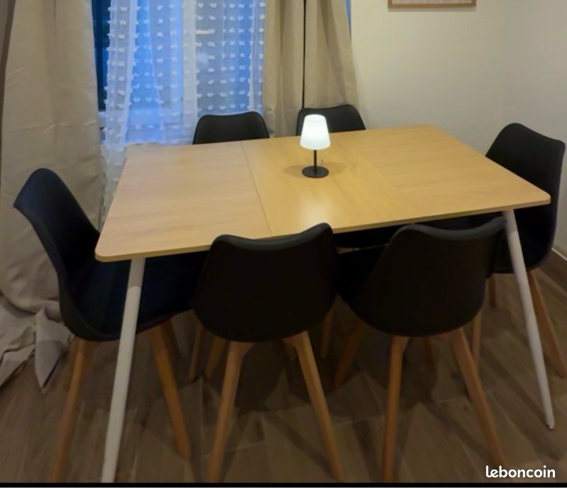 Table et chaise (image 1)