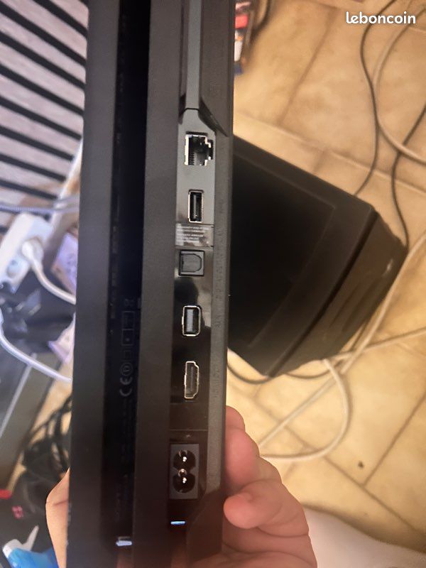 Ps4 pro 1to casi neuf utiliser 5 mois (image 2)