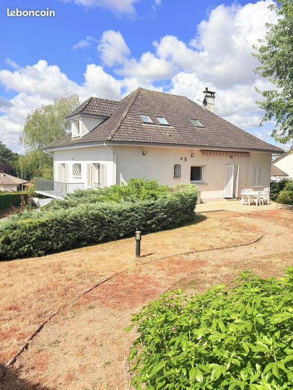 Maison 10 pièces 205 m² · à Oradour-sur-Glane · 205 m² · 270 400 €