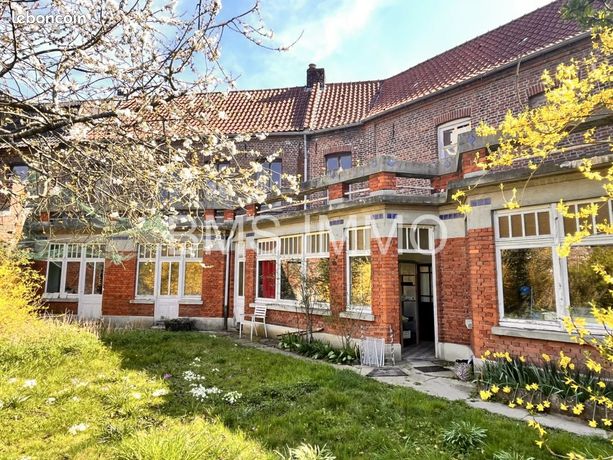 Maison 7 pièces 320 m²