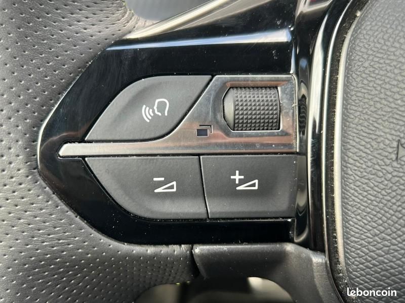 Peugeot 2008 e-2008 136ch GT (image 17)