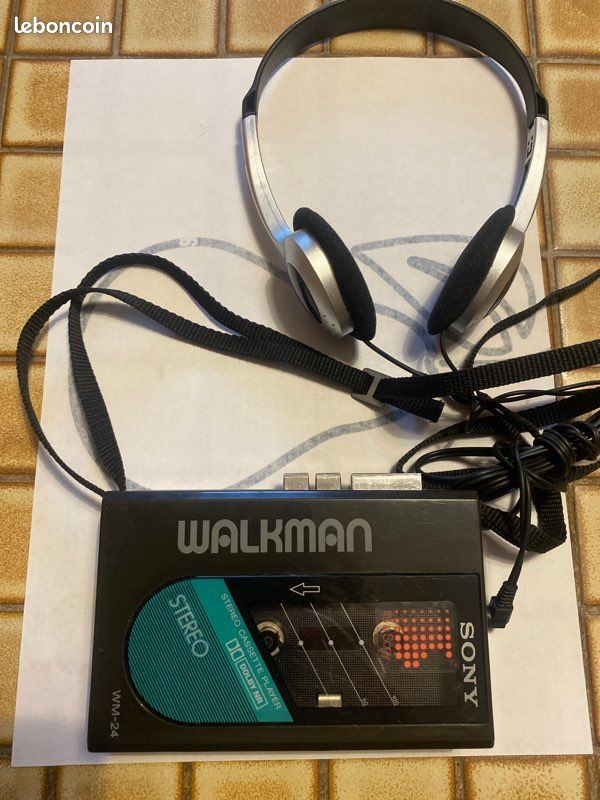 Walkman Vintage Sony WM-24 – Fonctionnel (Années 80)