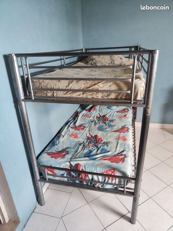 Vends lit superposé en métal (image 2)