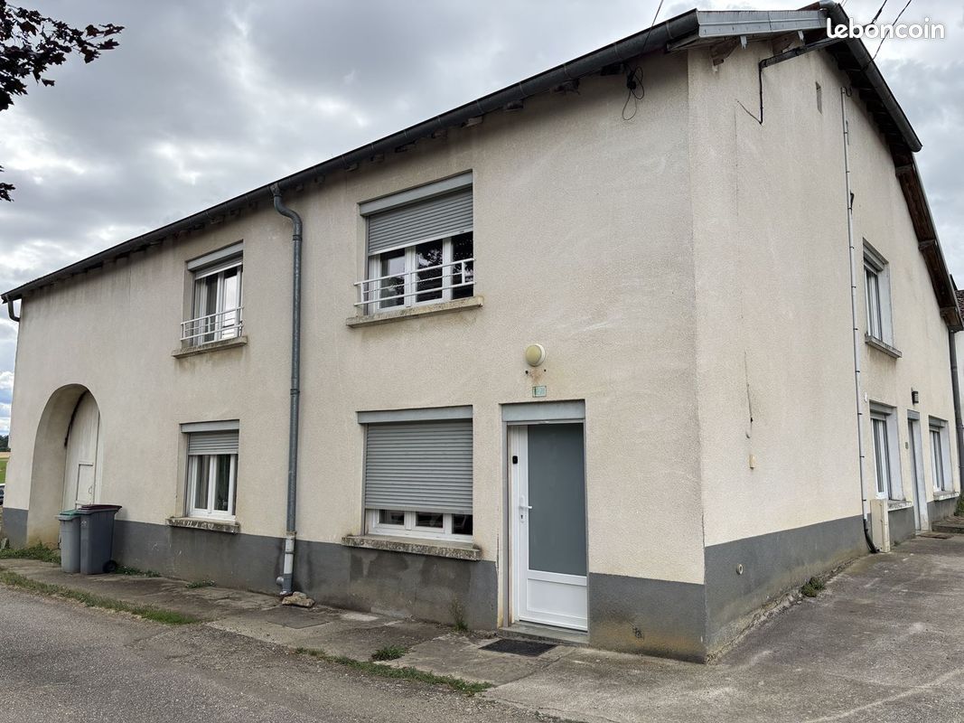 Appartement 3 pièces 80 m² · à Varogne · 80 m² · 610 €/mois
