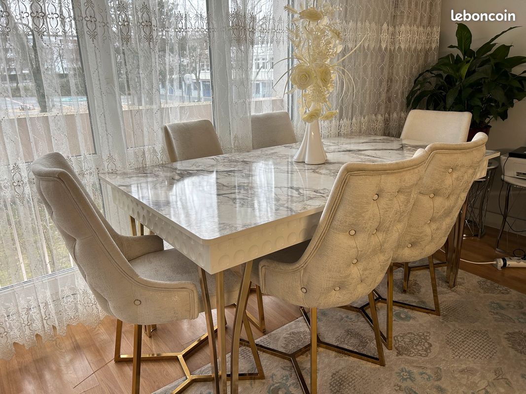 Table a manger + 6 chaises en bonne état beige et doré (image 2)