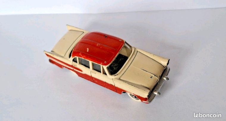 DINKY TOYS France - 528 (24K) - Simca Chambord - Version Jantes Concaves - Occasion En Boîte