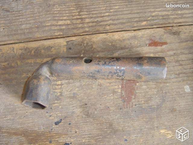 1 vieille clé a tube en 26 (image 1)