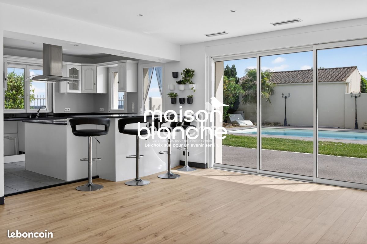 Maison 6 pièces 168 m² · à Surgères · 168 m² · 381 600 €