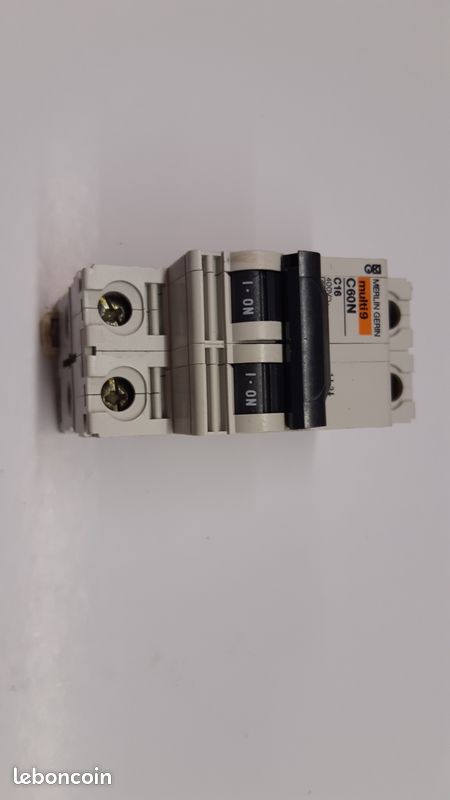 Disjoncteur Merlin Gerin C60 N C 16 a bipolaire (image 1)
