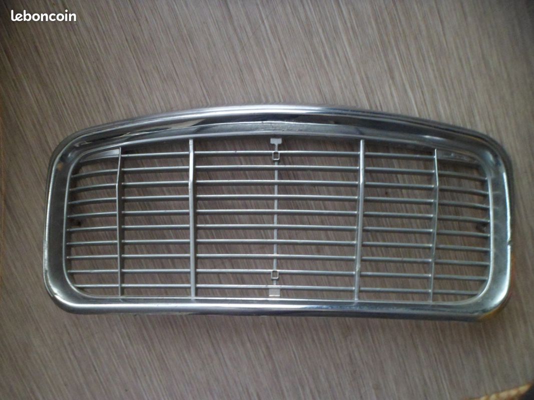 Calandre Jaguar 1974 (image 1)