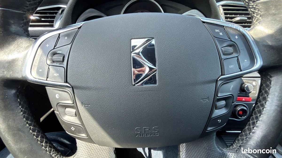Citroën DS4 e-HDi 115 So Chic ETG6 (image 24)