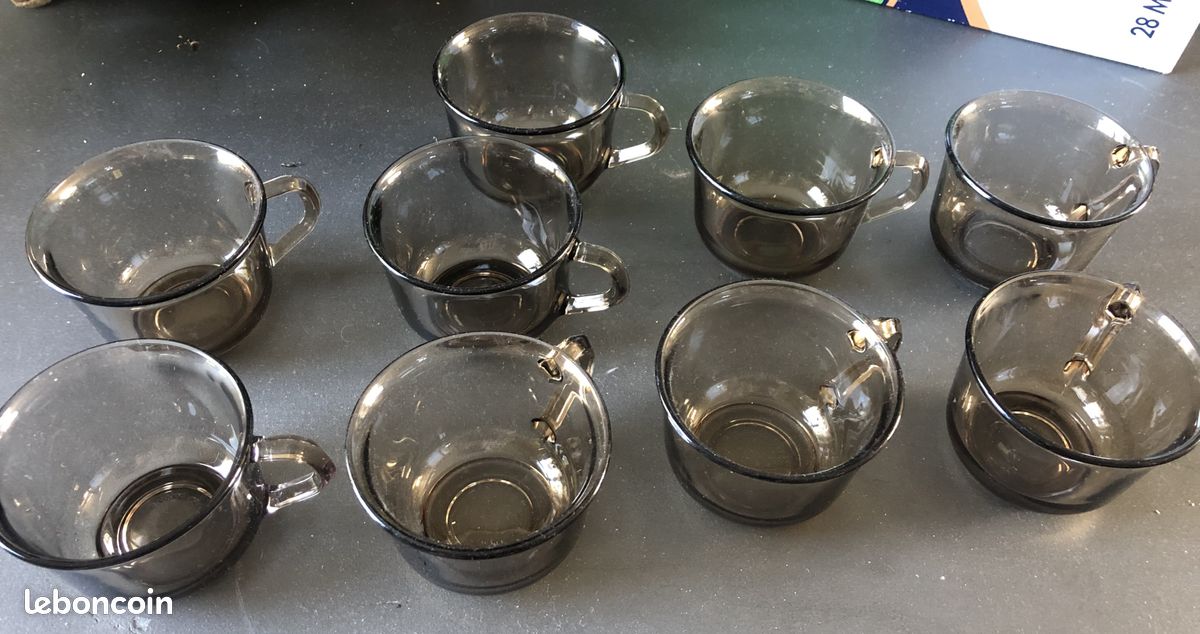 9 tasses à café en verre marron années 70 H 5.5 cms (image 1)