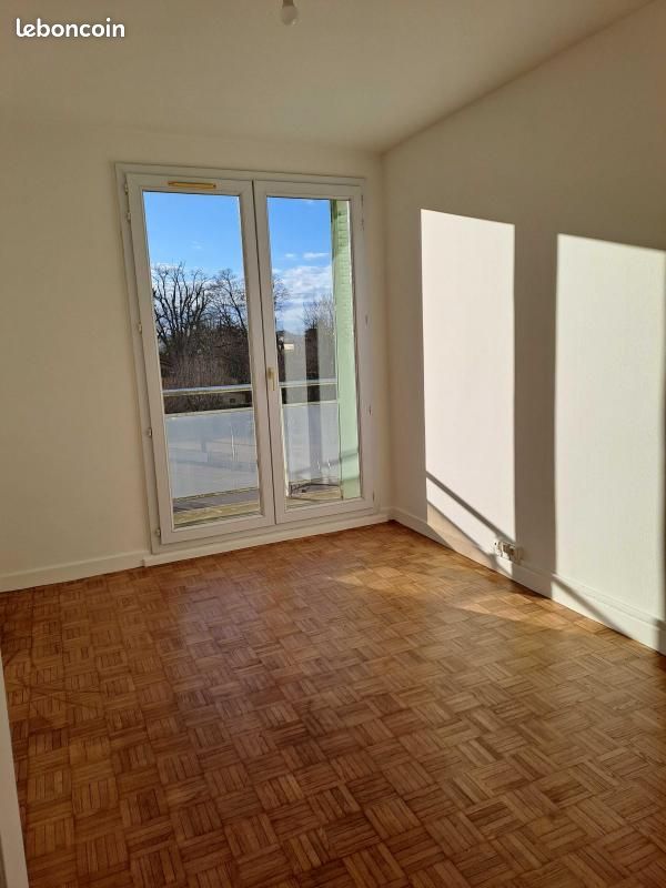 Appartement a louer bourgoin-jallieu - 4 pièce(s) - 74 m2 - Surfyn