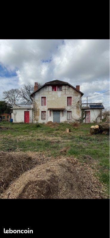 Maison 12 pièces 350 m² · à Fleurance · 350 m² · 94 000 €