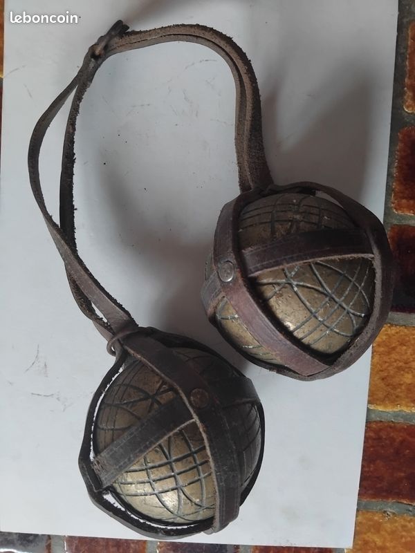 Jeu paire de boules Pétanque lyonnaise vintage rétro ancien jeu de longue avec filet lanière en cuir métal doré bronze ou laiton (image 2)