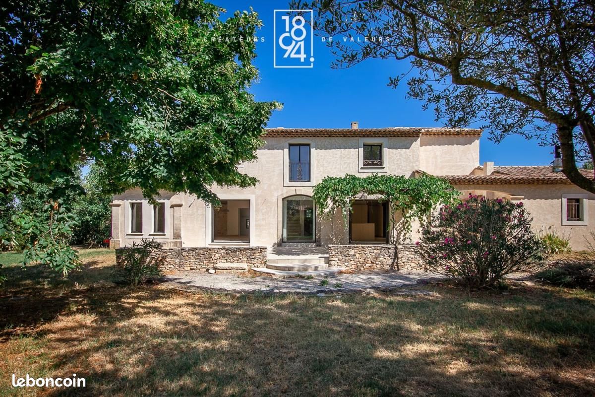 Maison 7 pièces 265 m² · à Pernes-les-Fontaines · 265 m² · 1 100 000 €