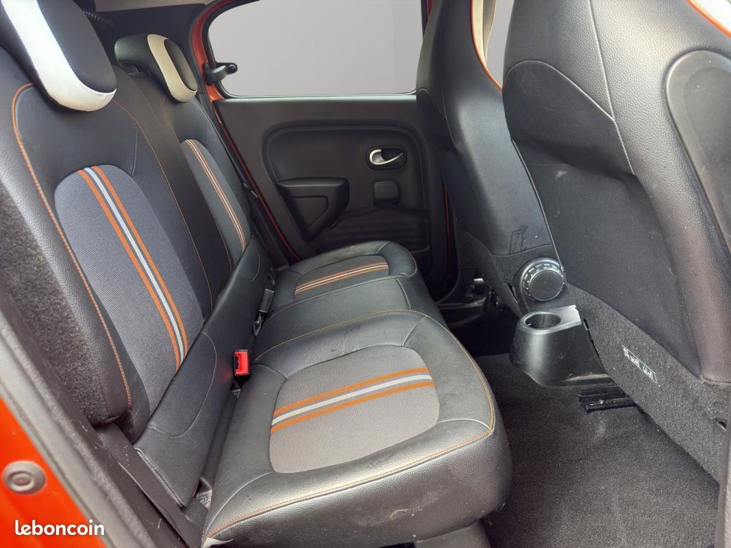 RENAULT TWINGO 0.9 TCe - 110 III BERLINE GT PHASE 1 (image 18)
