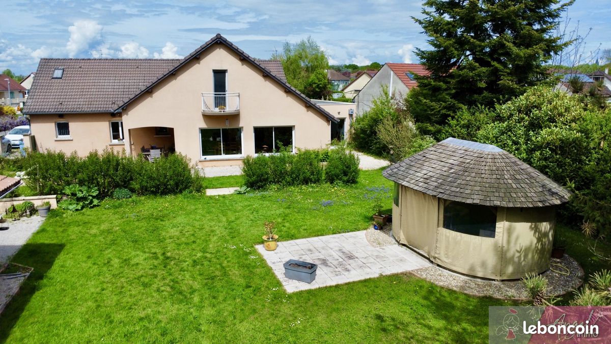 Maison 5 pièces 218 m² · à Abergement-la-Ronce · 218 m² · 345 000 €
