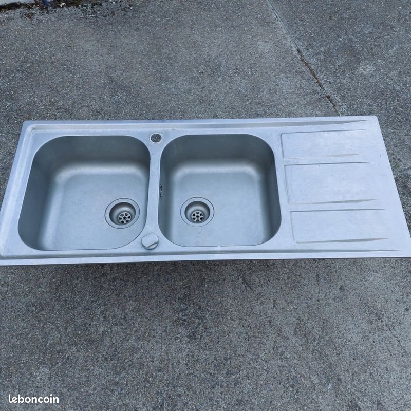 Evier double cuve 116cm Grohe
A servi 4 ans, nécessite un nettoyage 
Marque Grohe (image 1)