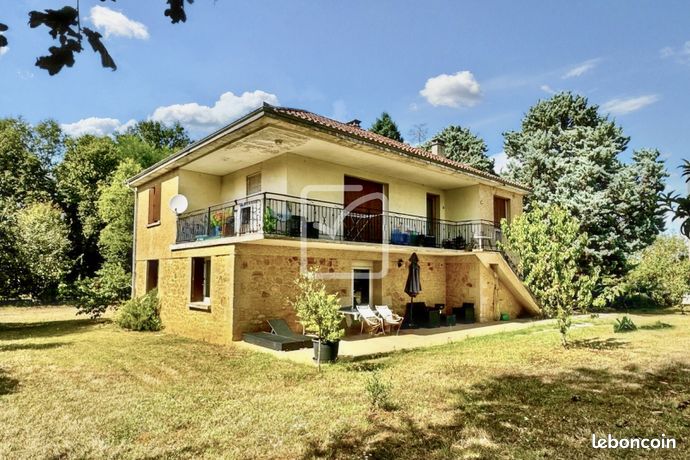 Propriété 7 pièces 140 m²
