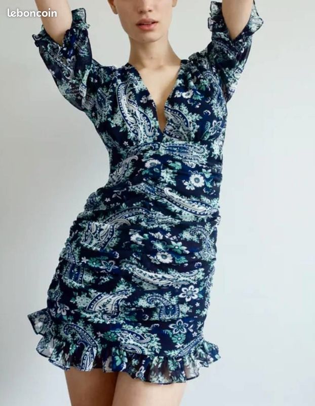 Robe Zara sexy courte bleue à fleurs taille S Vêtements