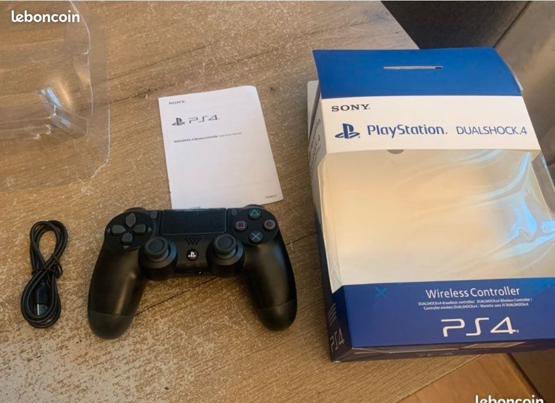 Ps4 864 go + 2 jeu + une manette (image 2)
