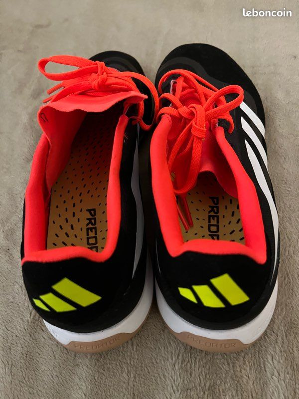 Chaussures de foot salle Adidas Predator – Taille 46 – Très bon état (image 2)