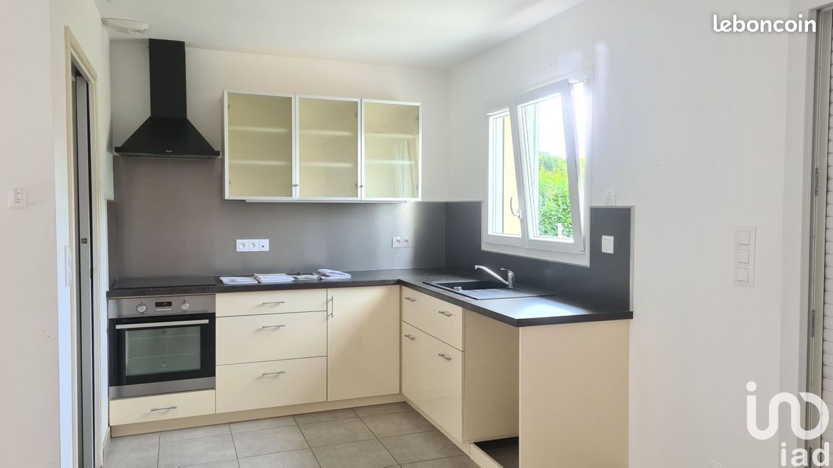 Maison 5 pièces 92 m² - Béruges 86190 (image principale 2)