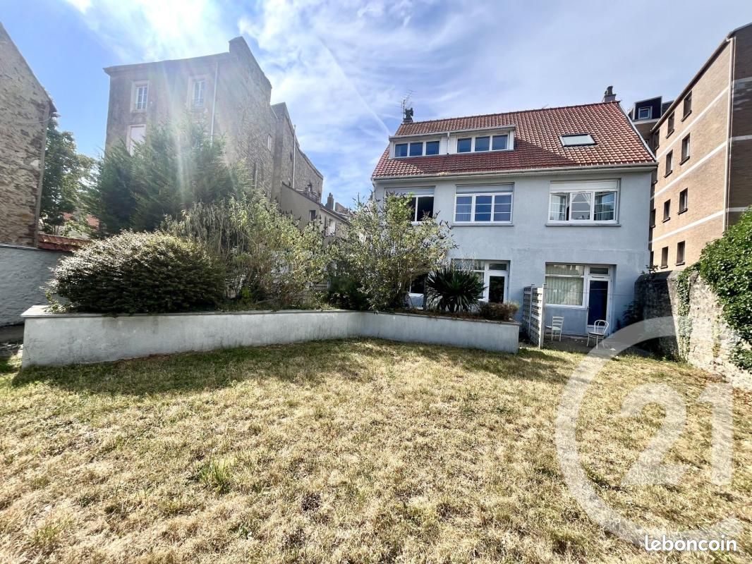 Immeuble 227 m² · à Boulogne-sur-Mer · 227 m² · 489 000 €
