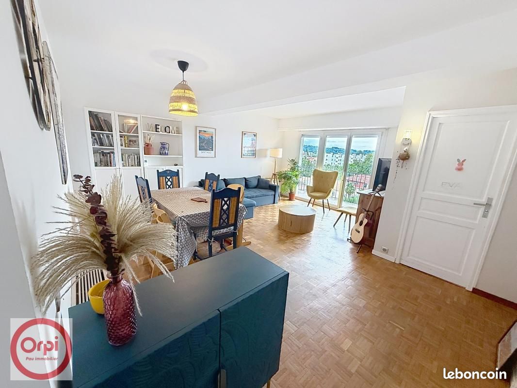 Appartement 5 pièces 82 m² · à Pau · 82 m² · 930 €