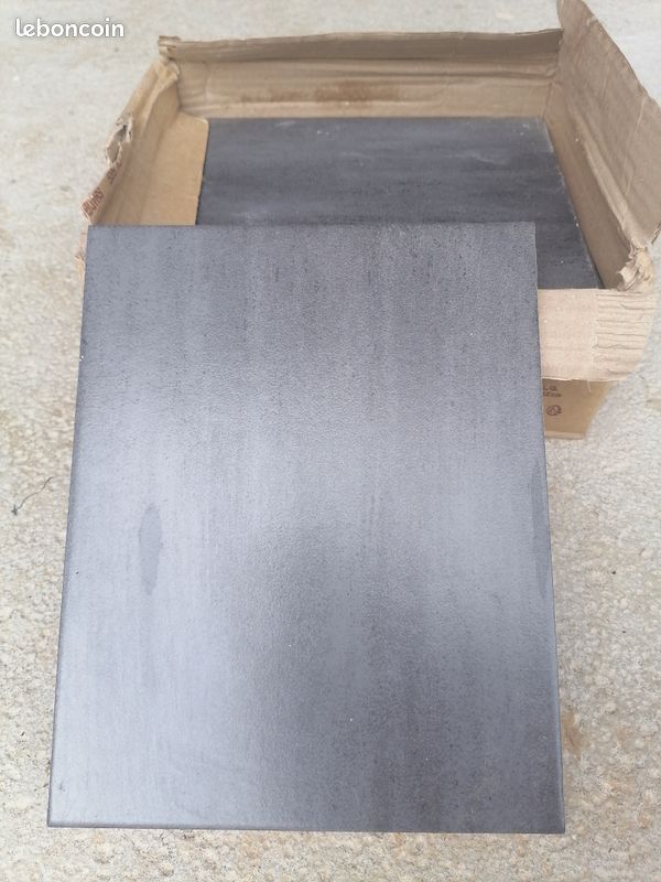 Carrelage noir (image 1)