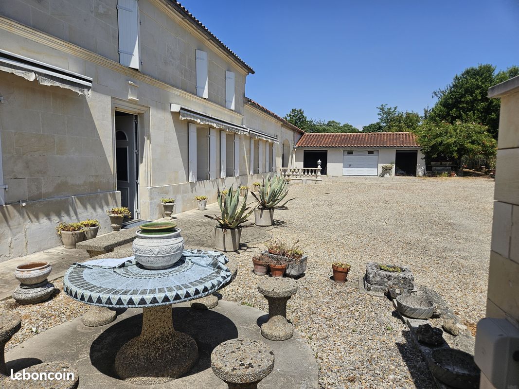 Maison 7 pièces 264 m² · à Berneuil · 264 m² · 275 000 €