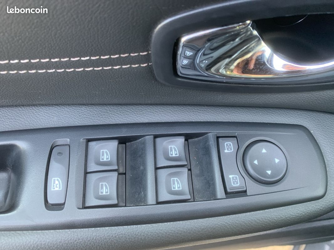 RENAULT SCENIC III dCi 110 Energy eco2 Bose Edition (image 20)