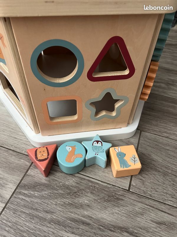 Grand cube d’activités bébé (image 6)