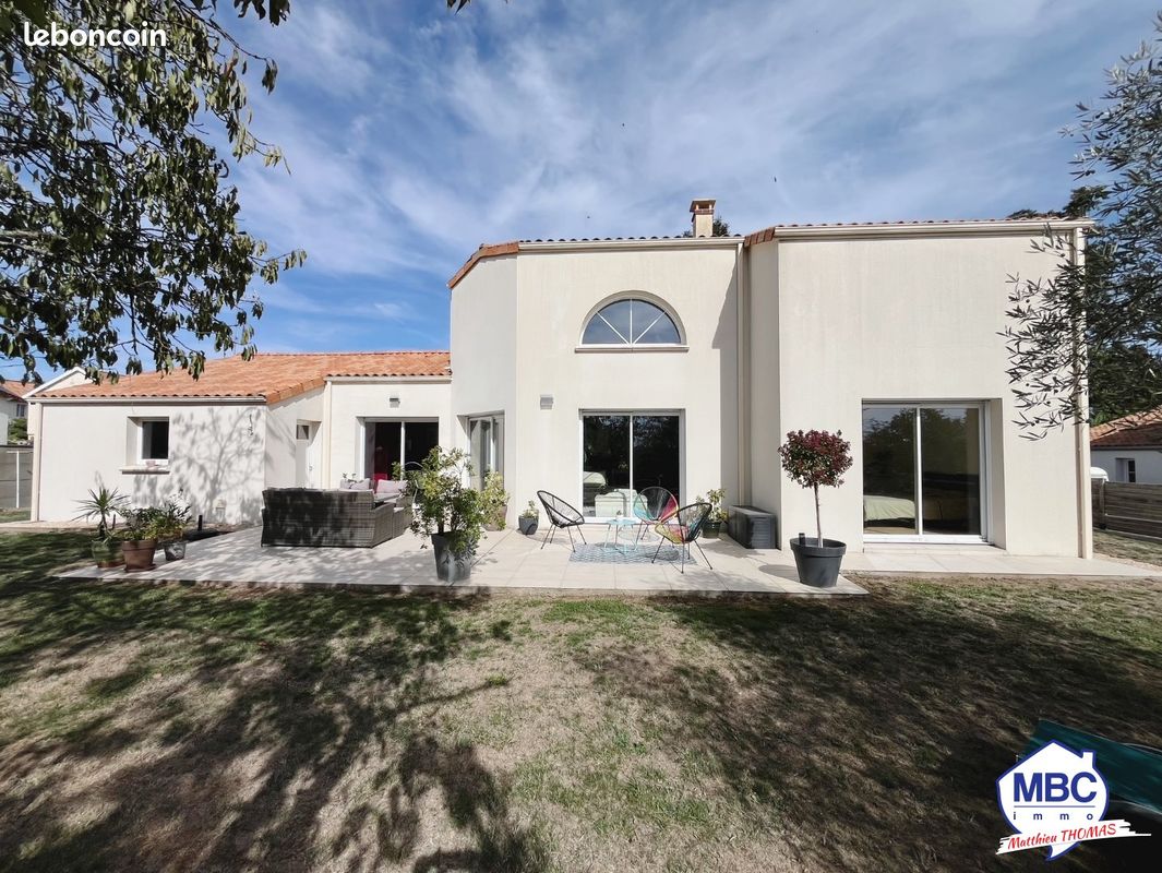 Maison 6 pièces 157 m² · à Mortagne-sur-Sèvre · 157 m² · 364 990 €