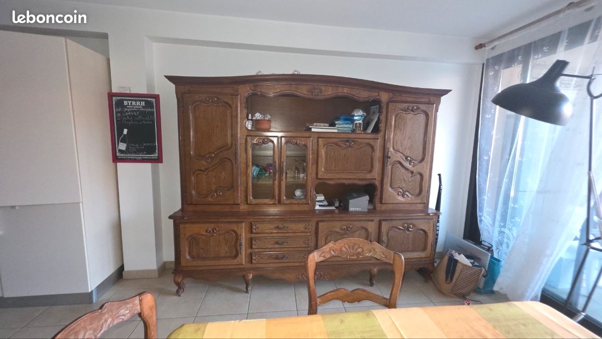 Donne salle a manger buffet table et chaises (image 1)