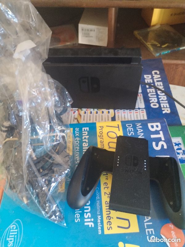 Nintendo Switch OLED comme neuve (image 5)
