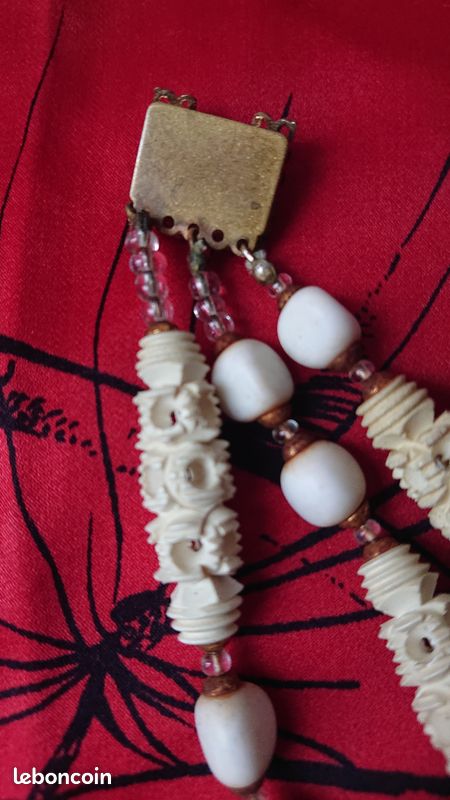 Collier Ancien Avec Fleur Sculptée Et Perles En Os - Occasion En Bon état D'usage