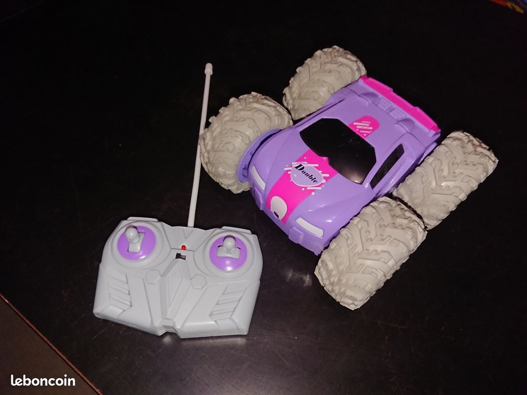Voiture télécommandée réversible (image 1)