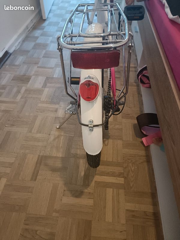 Vélo fille 24pouces comme neuf (image 5)